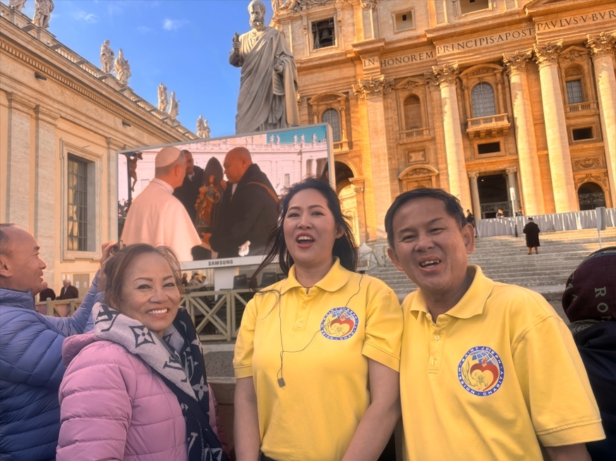 Đám đông tại buổi Tiếp Kiến Chung